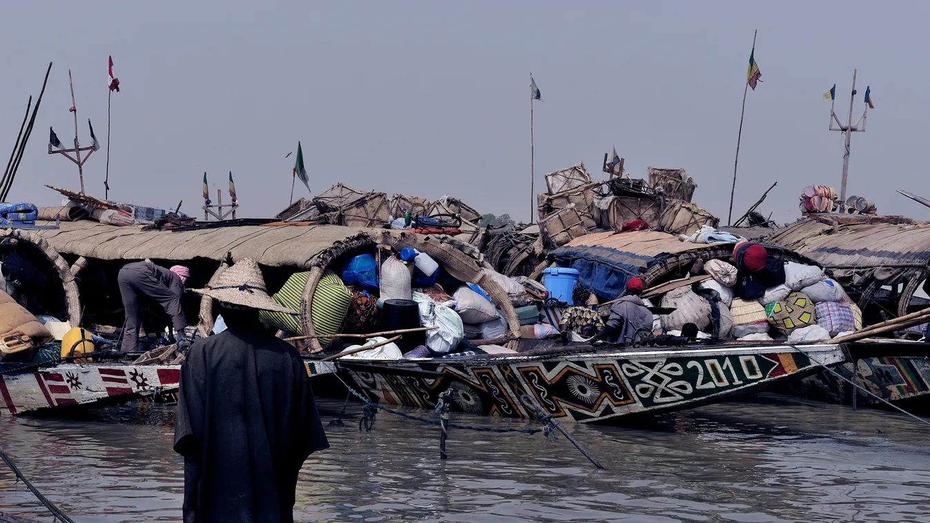 Nigéria: Felborult egy hajó a Niger folyóban, 100 halálos áldozatot tartanak számon, illusztráció, 2023 