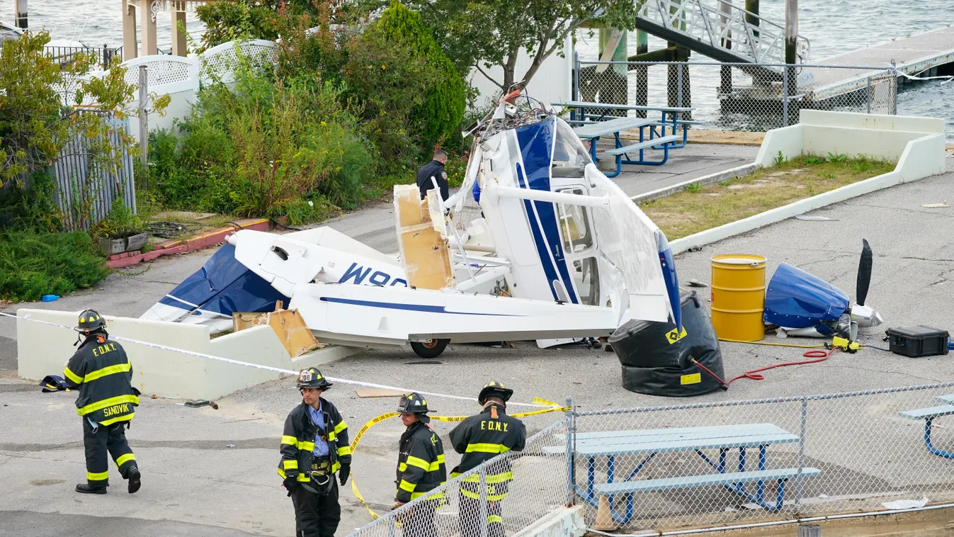 Seaplane Crashes Into Queens Pier  SEAPLANE 2020 Queens Pier Queens crash critically injured sea plane Whitestone United States Disaster and Accident Two People 