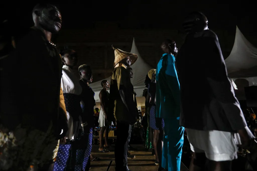 Kibera Fashion Week, divat, Kenya, bemutató, ruhák 