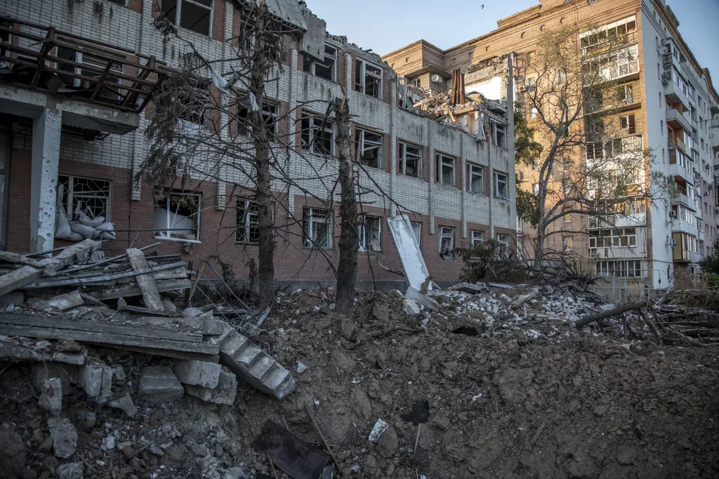 ukrán válság 2022, háború, orosz, ukrán, orosz-ukrán, ukrajna, rom, épület, Donyeck, Bakmut 