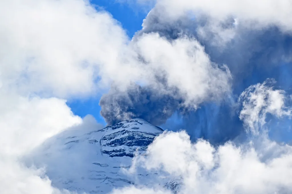 volcano Horizontal Ecuador vulkán Cotopaxi 