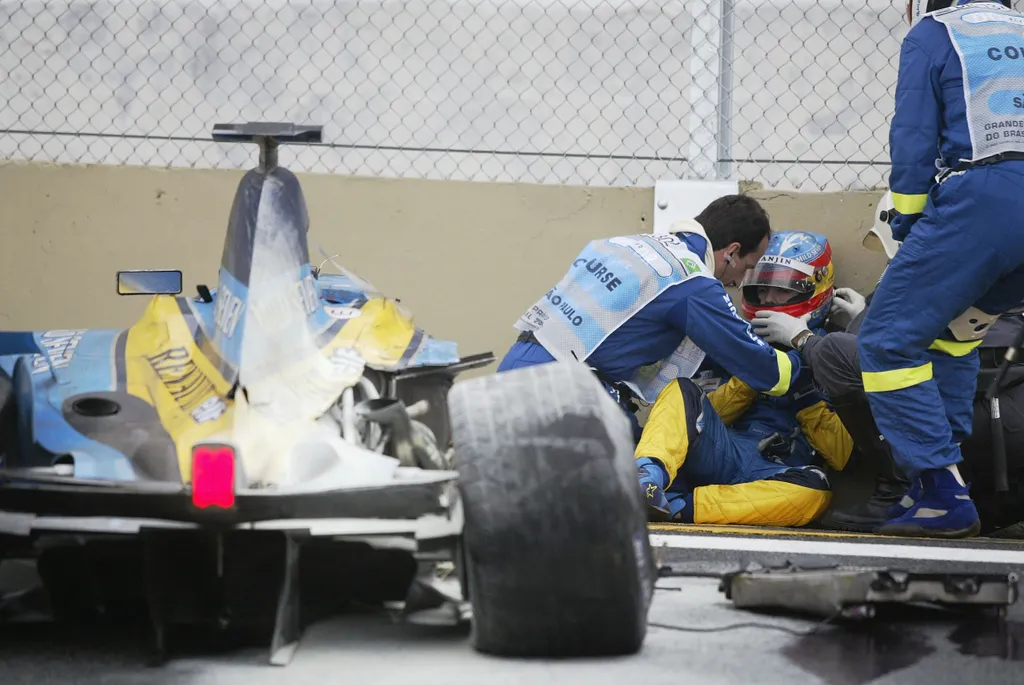 Forma-1, Fernando Alonso, Renault, baleset, Brazil Nagydíj 2003 