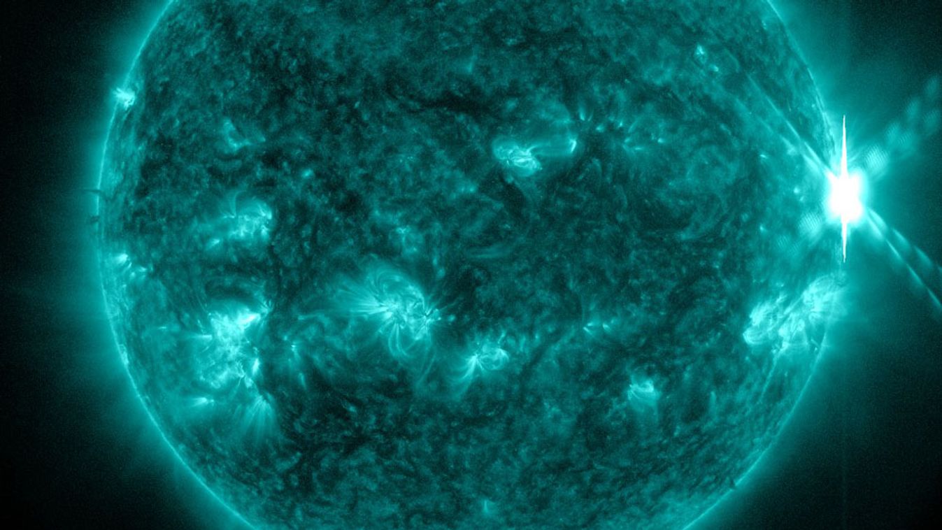 X2-es erősségű napkitörés, október 27., ultraibolya sugárzás