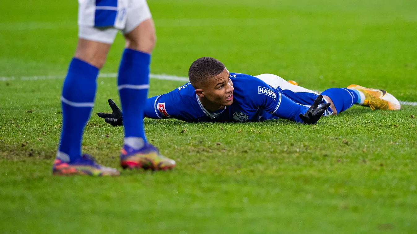 FC Schalke 04 - Bayer Leverkusen Sports soccer Bundesliga Group THOUGHTFUL disappointed Disappointment 