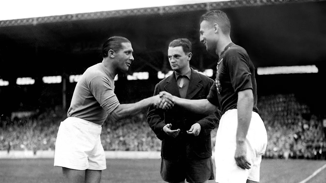 WCUP-1938-ITALY-HUNGARY Square BALL HANDSHAKE WORLD CUP FINAL MATCH REFEREE SOCCER PLAYER FOOTBALL VERTICAL 