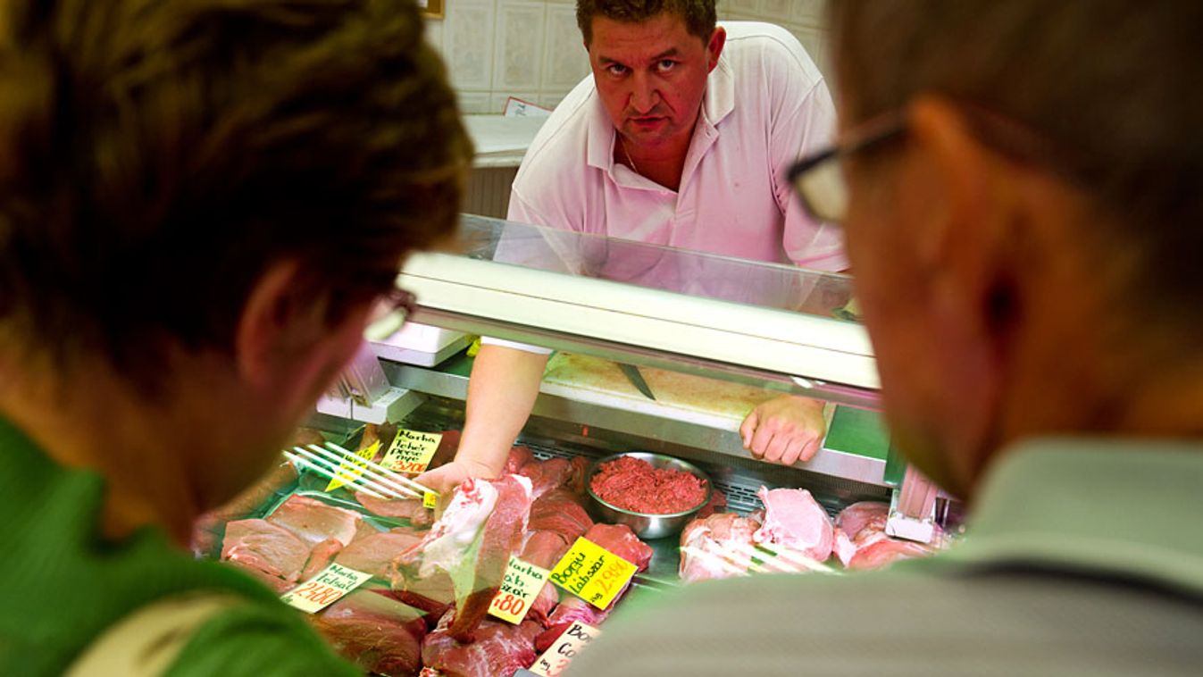 hús, hentesáru, vásárlók a Húspalota nevű üzletben