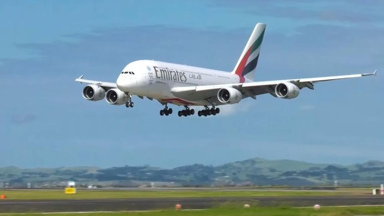Emirates Boeing 777-200LR Auckland 
