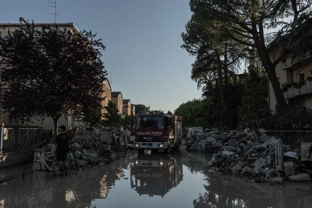 Olaszország, árvíz, után, pusztítás, rom, romok, nyoma, olasz, esőzés, áradás 