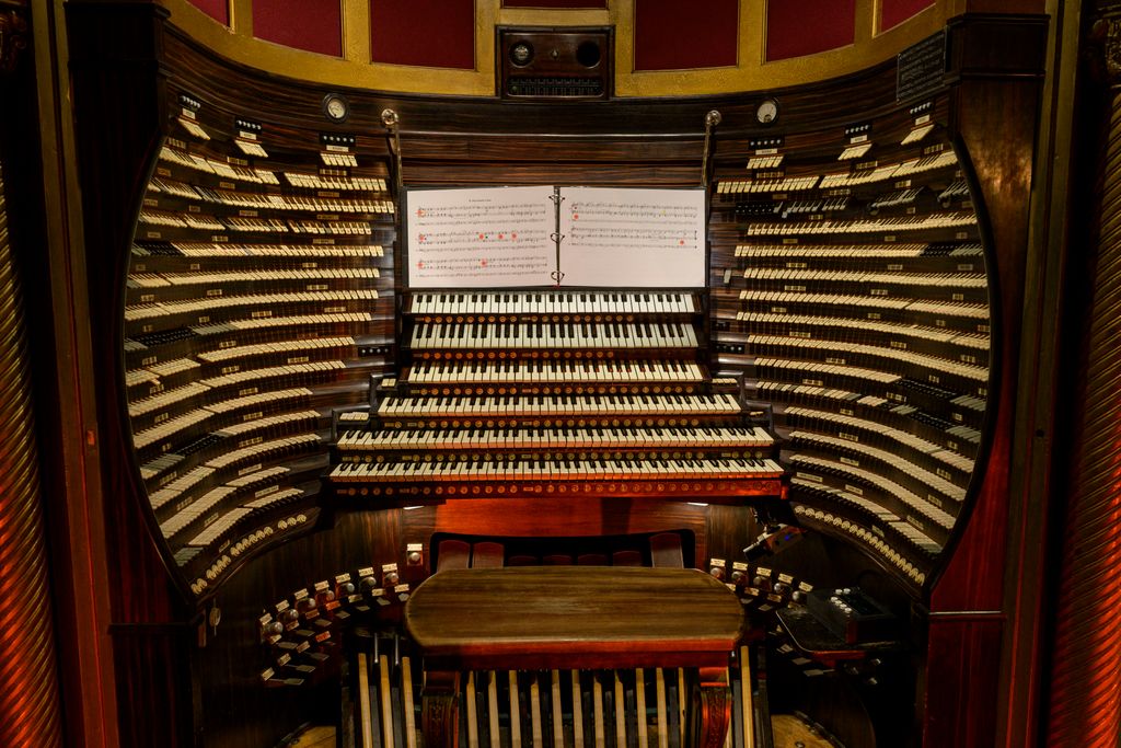 legnagyobb orgona   On the American East Coast, the rebirth of the "world's largest organ  music; instrument; piano; organ; keys; orchestra; new york; rest music Horizontal 