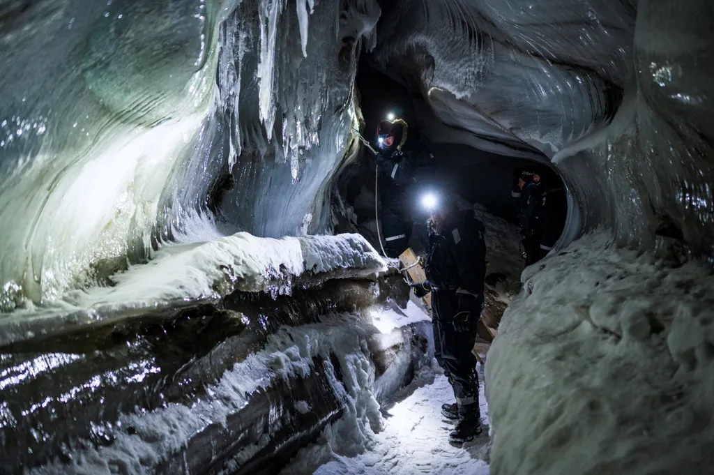 Svalbard, Antarktisz, antakrktisz turizmus, hibrid hajó, turizmus,  Hibrid hajó szállítja a látogatókat a mesés és zord Antarktiszra 