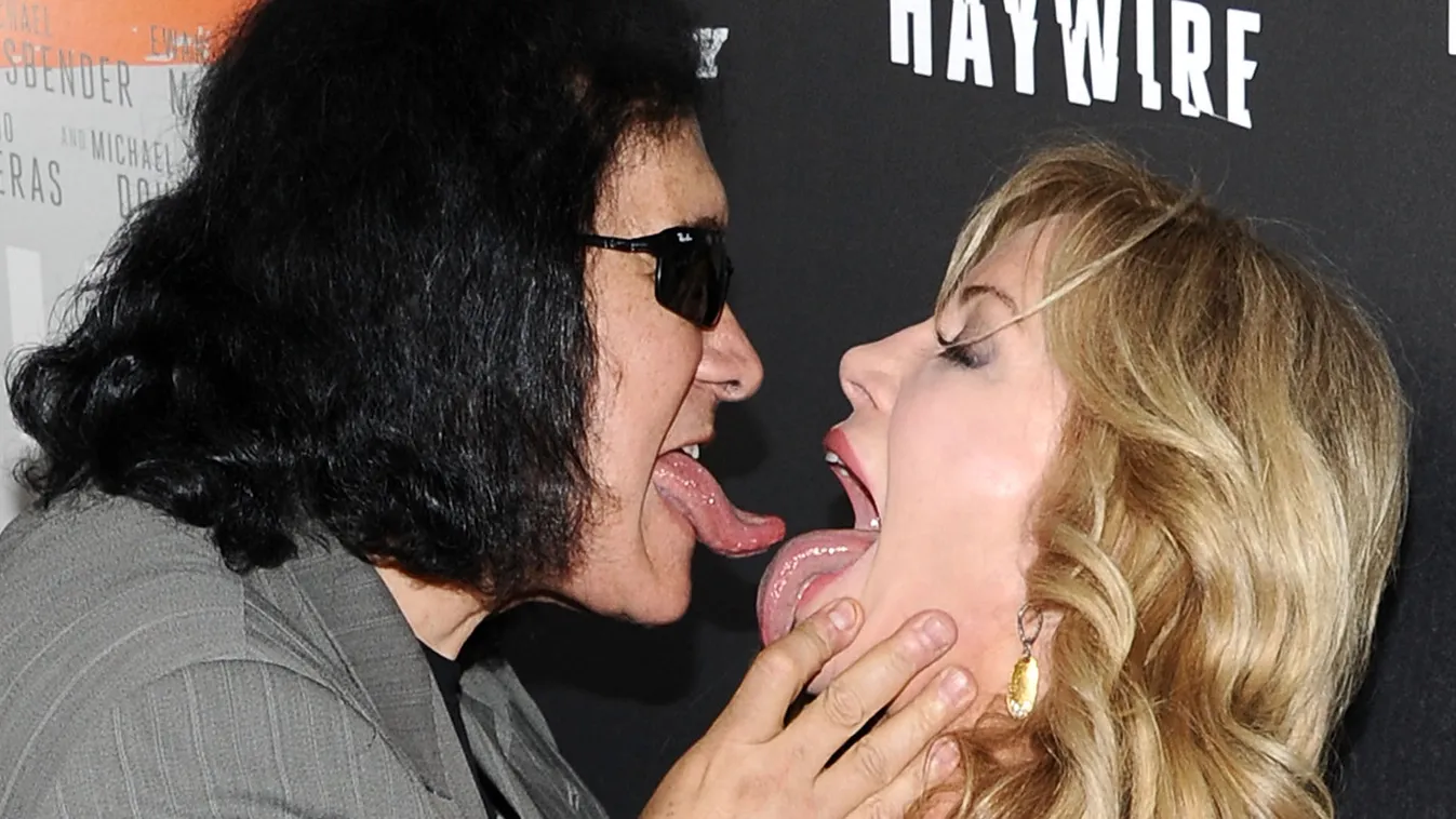 Botrány! Gyermekpornó után kutattak a KISS énekesének otthonában

Gene Simmons és Shannon Tweed 