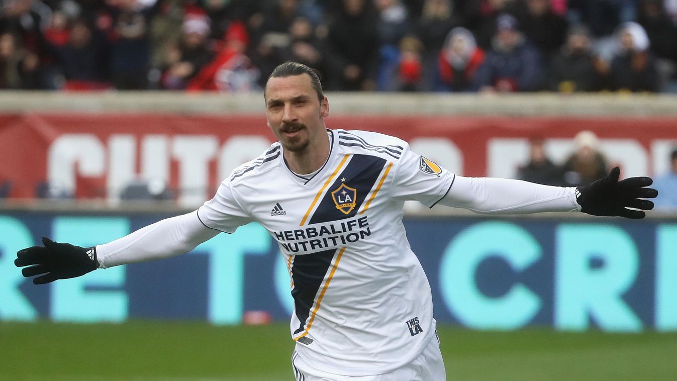 Los Angeles Galaxy v Chicago Fire GettyImageRank1 People SPORT HORIZONTAL THREE QUARTER LENGTH Soccer USA Illinois One Person COMMEMORATION Incidental People Photography Zlatan Ibrahimovic Major League Soccer Toyota Park Los Angeles Galaxy Bridgeview - Il
