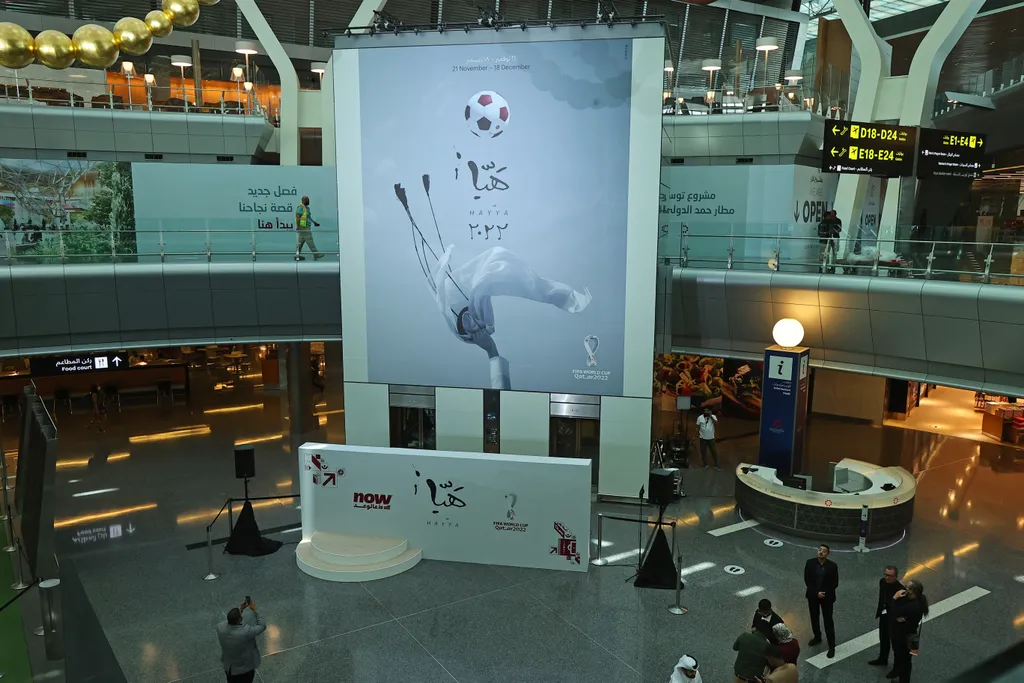 Labdarúgó-világbajnokság, labdarúgóvébé, futballvébé, labdarúgás, hivatalos plakát, poszter, 2022, Katar 