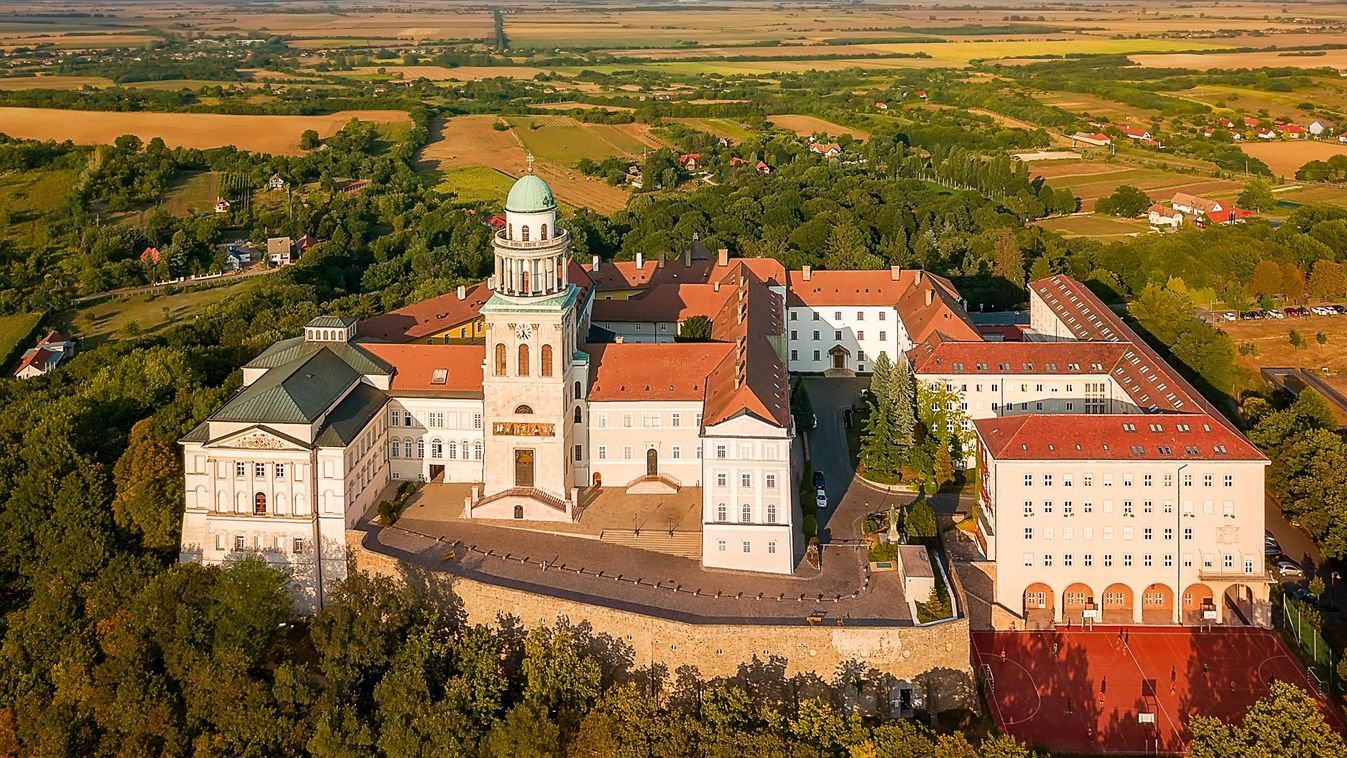 Az UNESCO világörökség részei Magyarországon a Dunától Hollókőig, UNESCO magyarország, világörökség, unesco világörökség magyarország, pannonhalmi bencés apátság 