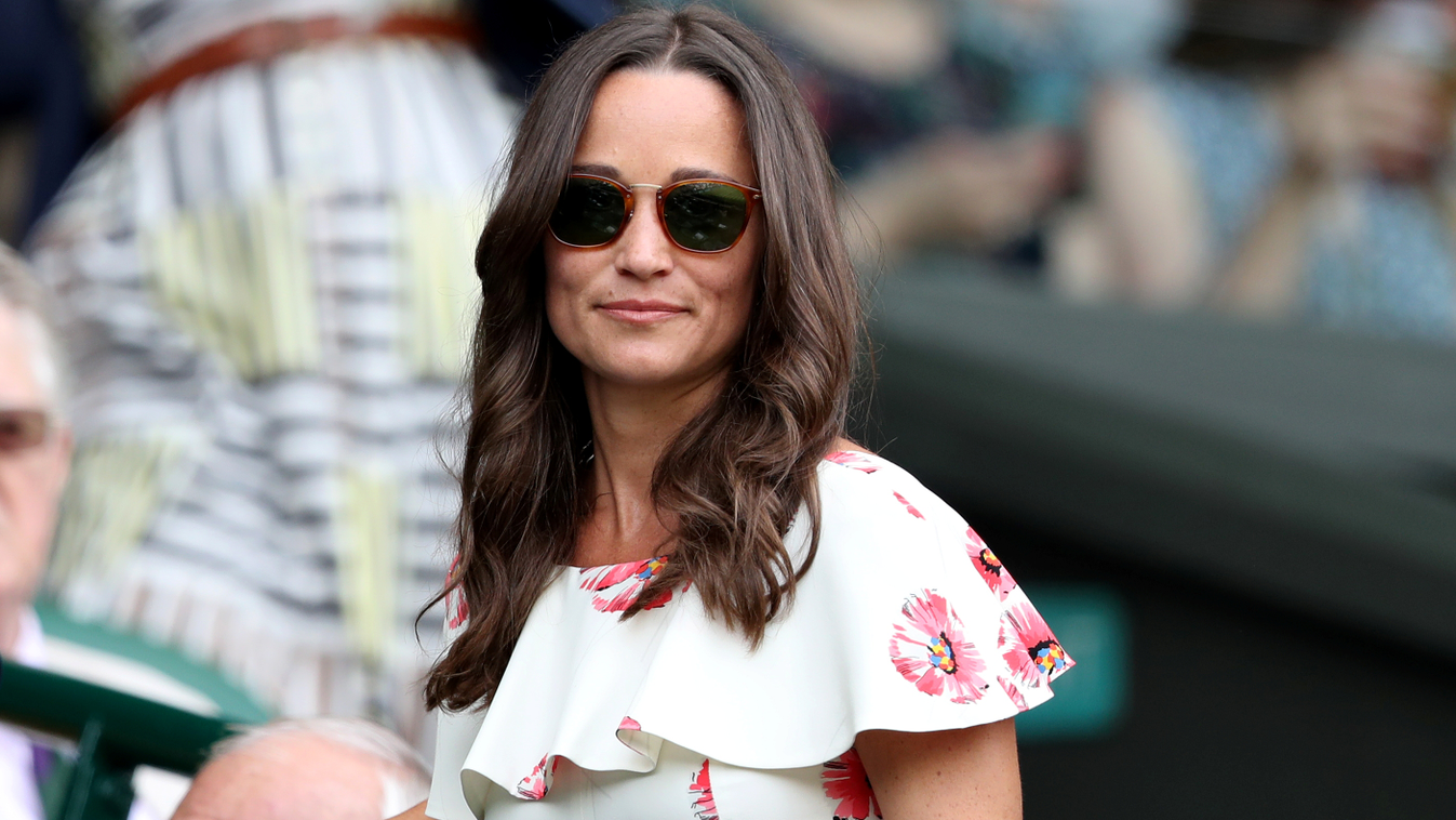 CHELEM COURT GRAND GRAND SLAM GRASS SPORT TENNIS WIMBLEDON SQUARE FORMAT Pippa Middleton arrives in the Royal Box during day one of the 2016 Wimbledon Championships on June 27, 2016 at the All England Lawn Tennis Club, Wimbledon in London, England - Photo