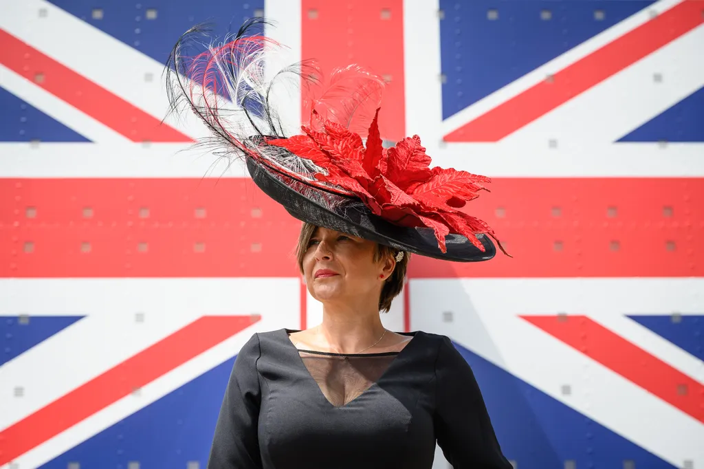 A Royal Ascot legdíszesebb fejfedői galéria 