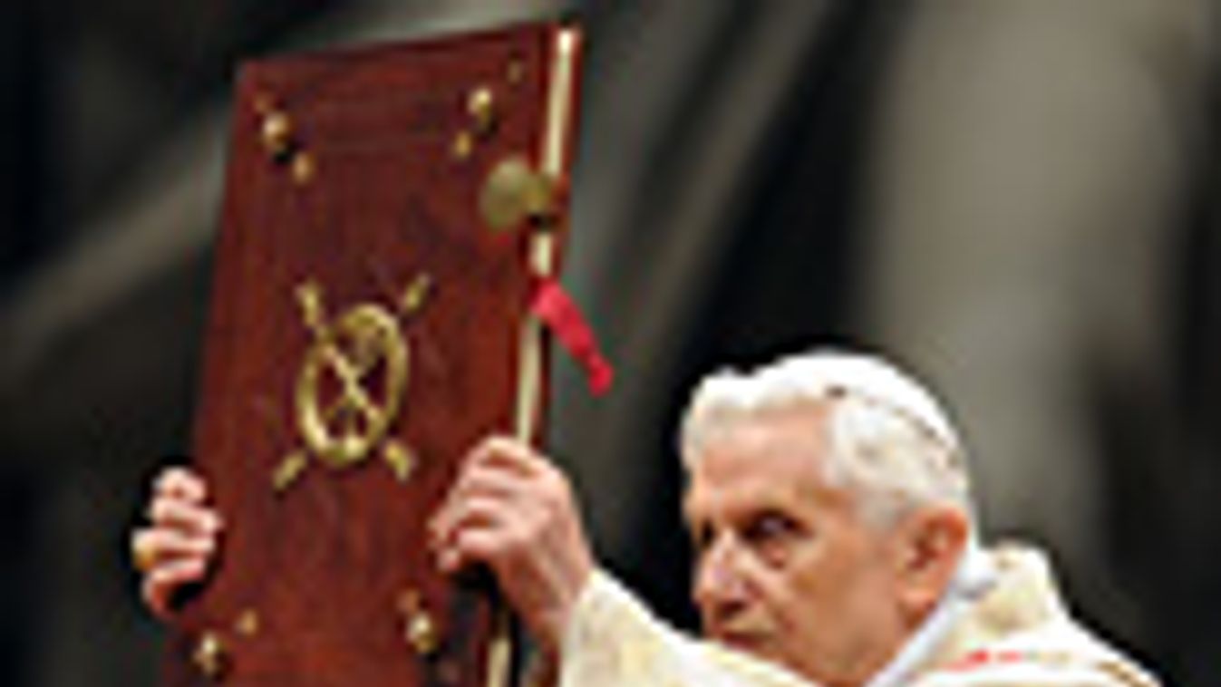 XVI Benedek pápa, éjféli mise, vatikán