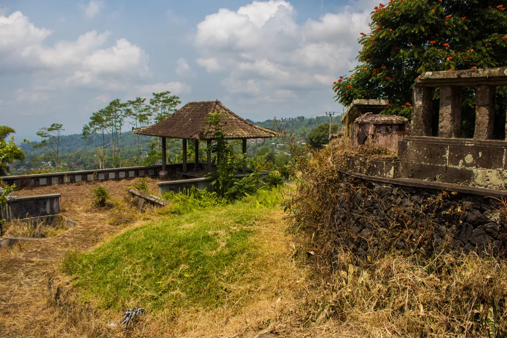 Ghost Palace Hotel, PI Bedugul Taman Rekreasi Hotel and Resort, elhagyatott, üres, szellemhotel, Bali, galéria, 2023 