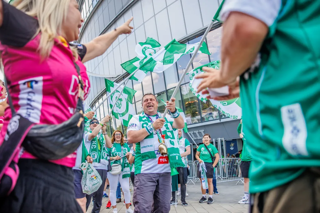 női kézilabda BL Final Four Budapest, MVM Dome,  női kézilabda,  Bajnokok Ligája négyes döntő, 2023,  EHF FINAL4 WOMEN 2023, Győr, győri szurkolók 