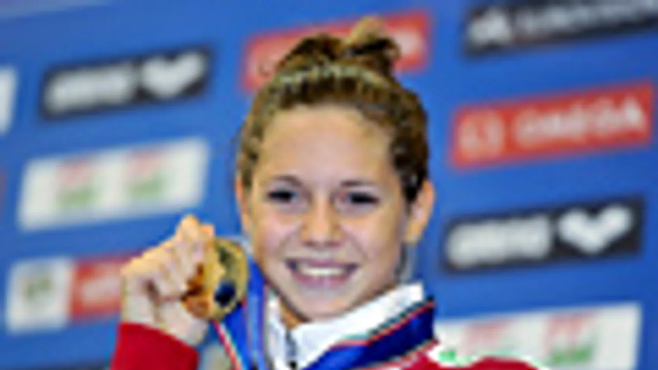 A győztes Kapás Boglárka a 31. úszó Európa-bajnokságon, a Debreceni Sportuszodában