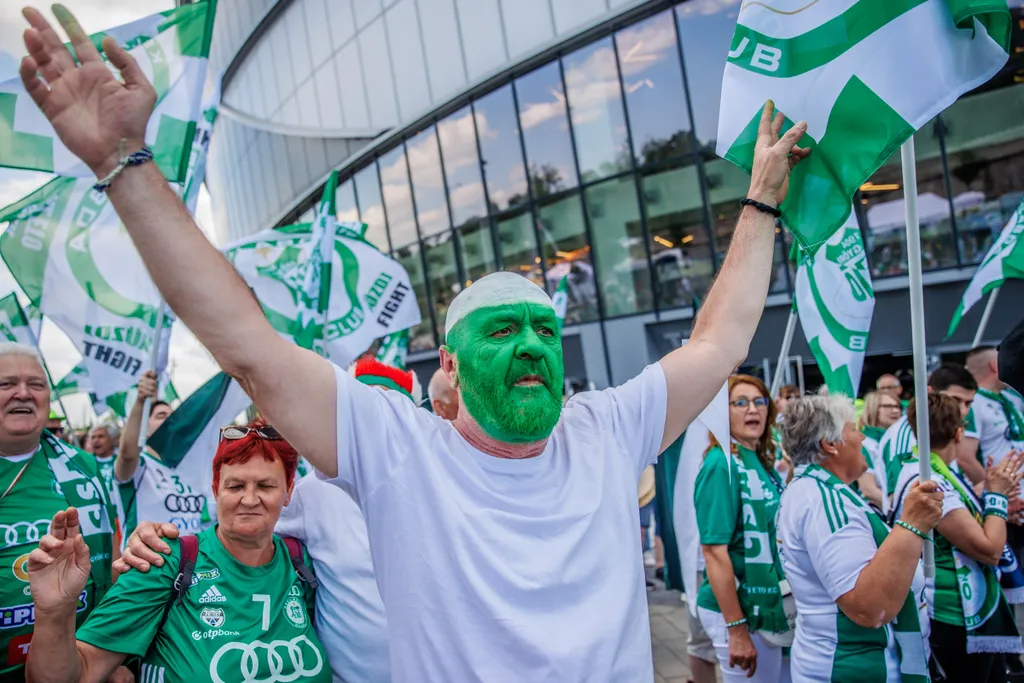 női kézilabda BL Final Four Budapest, MVM Dome,  női kézilabda,  Bajnokok Ligája négyes döntő, 2023,  EHF FINAL4 WOMEN 2023, Győr, győri szurkolók 