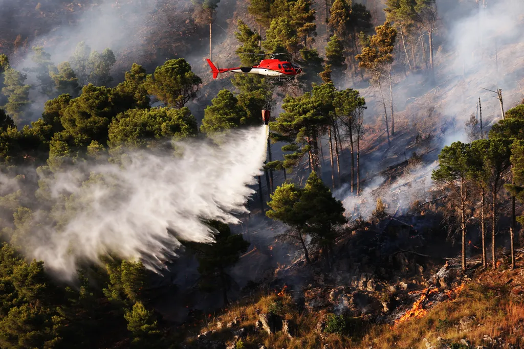 Pusztító erdőtűz Szicília Wildfire continues in Sicily 2023,air,area,extinguish,fire,Firefighter,firefighters,forest,It Horizontal 