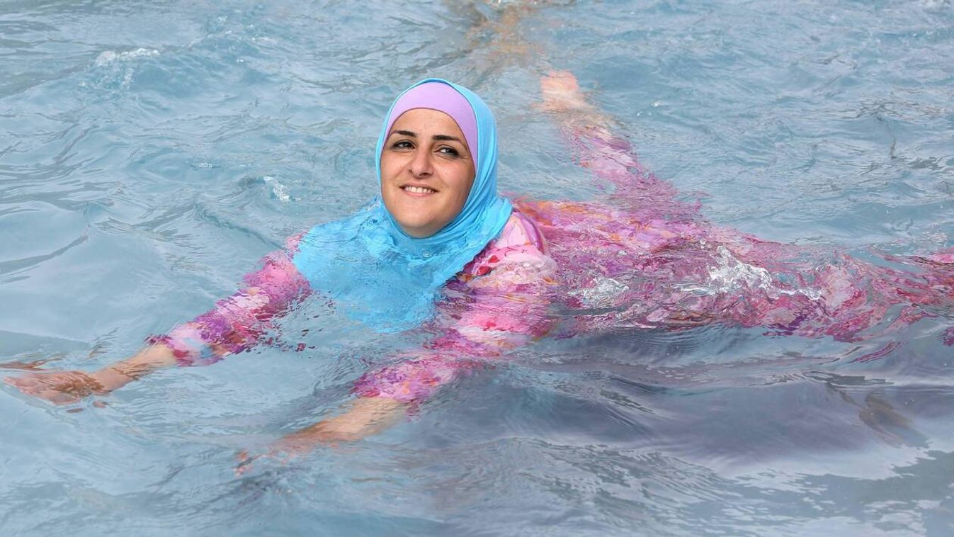 Franciaország, muszlim, nő, úszás, burkini 