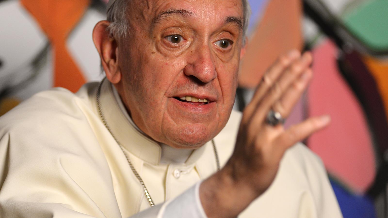 A lombikbébiprogram megközelítése a keresztény vallás két oldaláról Ferenc pápa 