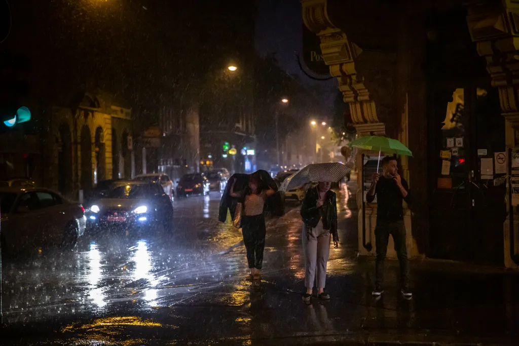 Eső Batthyány tér
Budapest vihar eső időjárás 
