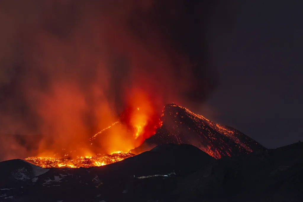 etna, vulkán, kitört, február, 2022, olaszország 