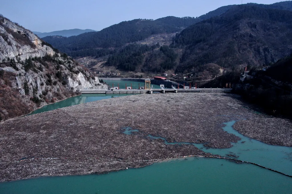 Visegrad, Drina folyó, hulladék, szemét, bosznia-hercegovina, 