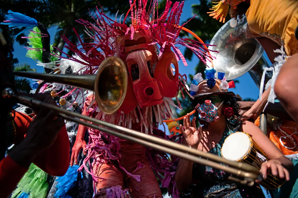 A brazil karneváli művész – színes jelmezek Brazília 