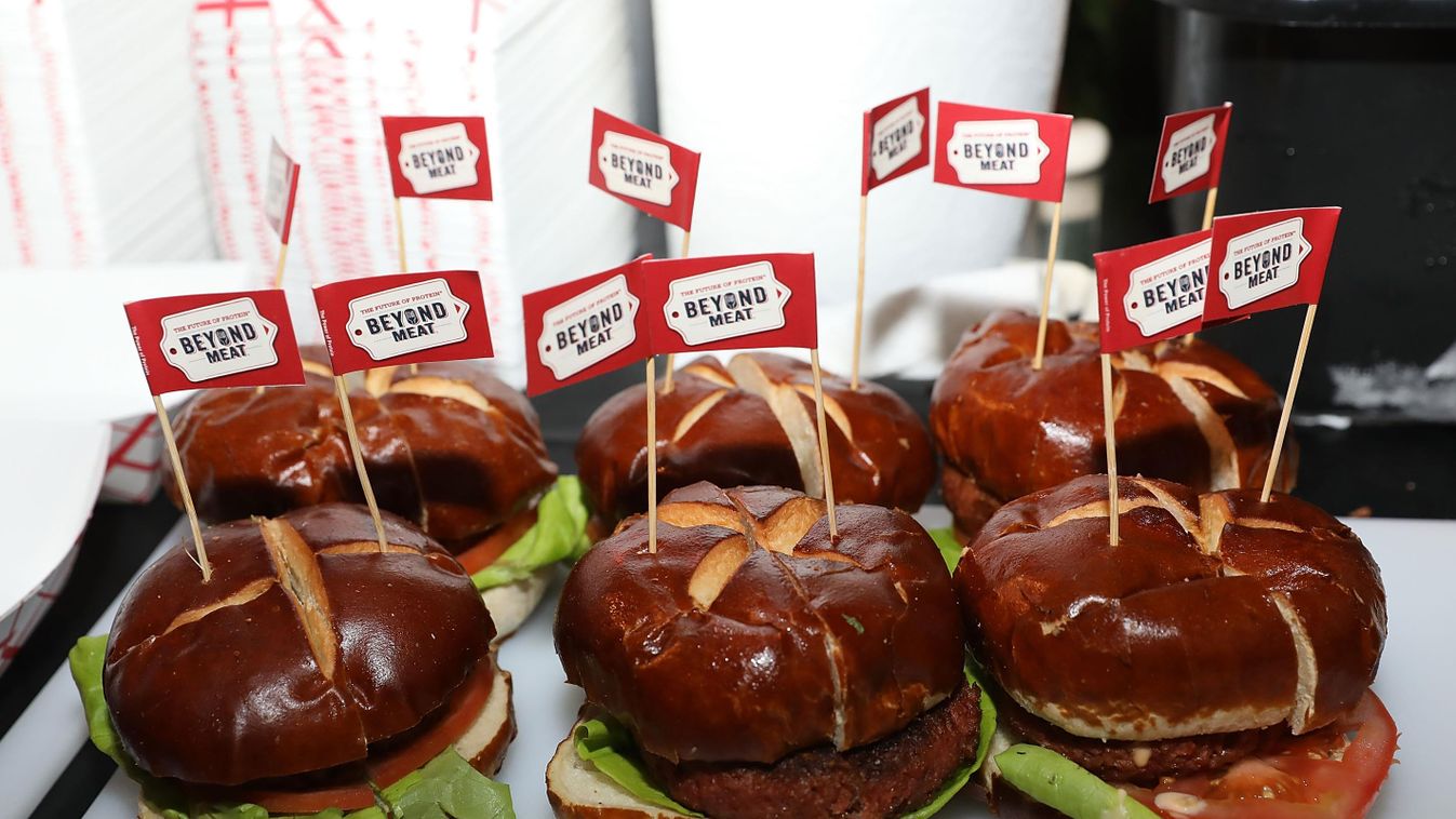 The Beyond Burger from Beyond Meat is Served At Al Rokers Booth at the Heinken Light Burger Bash Presented by Schweid & Sons Hosted by Rachael Ray GettyImageRank3 Serving Booth HORIZONTAL USA Florida - US State Miami Beach Photography Al Roker GENERAL VIE