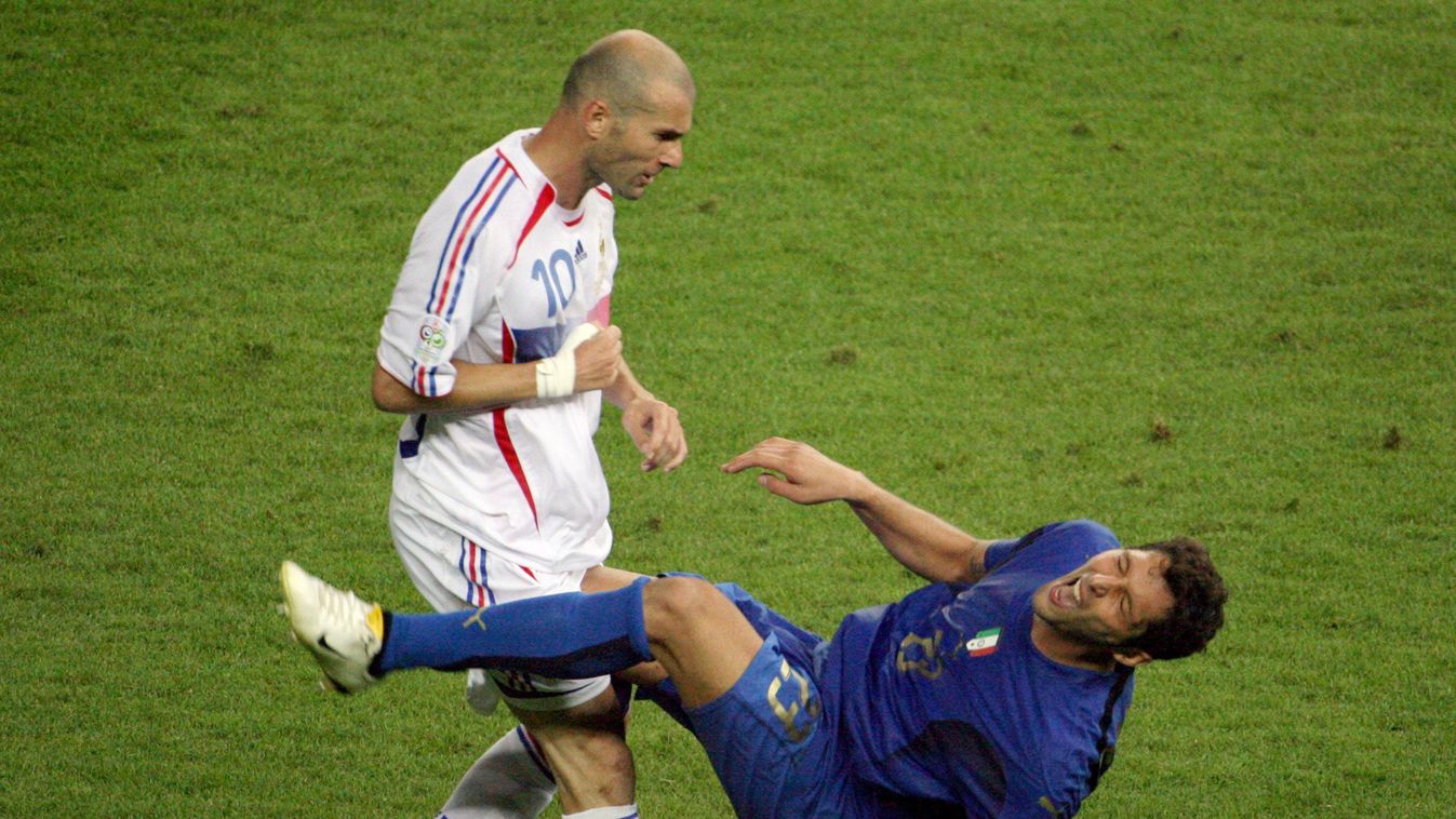 FBL-WC2006-FRA-ITA-ZIDANE-MATERAZZI Horizontal FOOTBALL WORLD CUP MATCH FINAL SOCCER PLAYER FULL-LENGTH VIOLENCE IN SPORT FALL SHOUTING FRENCH TEAM ANGRY 