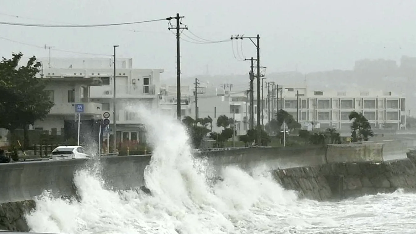 Tájfun Japán Khanun Violent Typhoon Khanun hits Okinawa, Japan Horizontal 