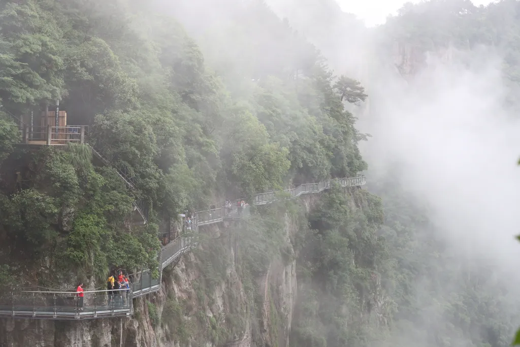 Lingyundu glass trestle opens to public in east China China Chinese Zhejiang Ningbo glass trestle glass trestle Lingyundu Xuedou Mountain Lingjüntu üvegpadlós sétautat 