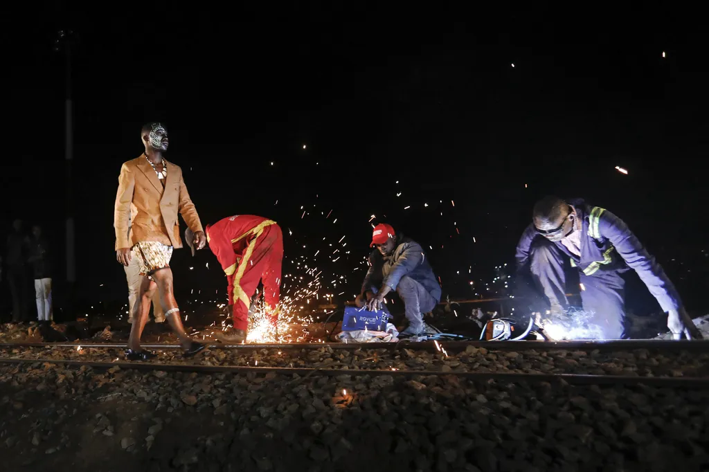 Kibera Fashion Week, divat, Kenya, bemutató, ruhák 