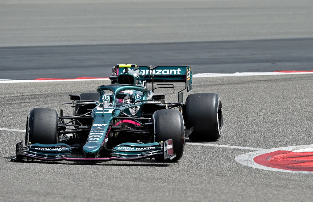 Forma-1, Sebastian Vettel, Aston Martin F1 Team, Bahrein teszt 1. nap 