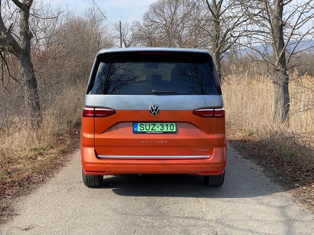 Volkswagen T7 Multivan 1.4 e-TSI teszt (2022) 