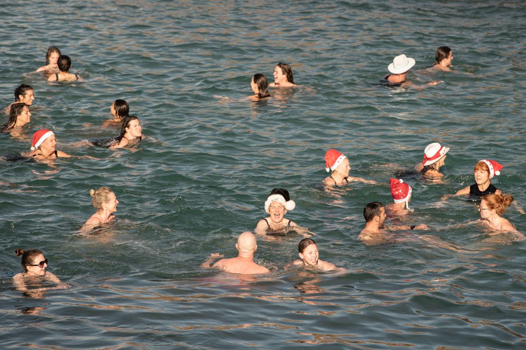 FRANCE – BIARRITZ – CHRISTMAS - BATH Biarritz Euskal Herria France Pais Vasco Pays Basque bain noel Horizontal BASQUE COUNTRY BATH CHRISTMAS Jegesmedvék úszóklub 