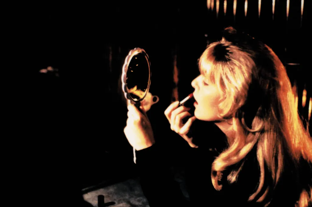 Twin Peaks (Le Film) Cinema WOMAN MIRROR make up to put on lipstick HORIZONTAL 