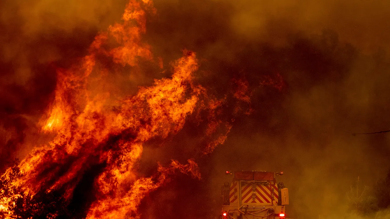 Napa megye, 2020. augusztus 19.
Tűzoltók a kaliforniai Napa megyében pusztító erdőtűz helyszínén 2020. augusztus 18-án.
MTI/AP/Noah Berger 