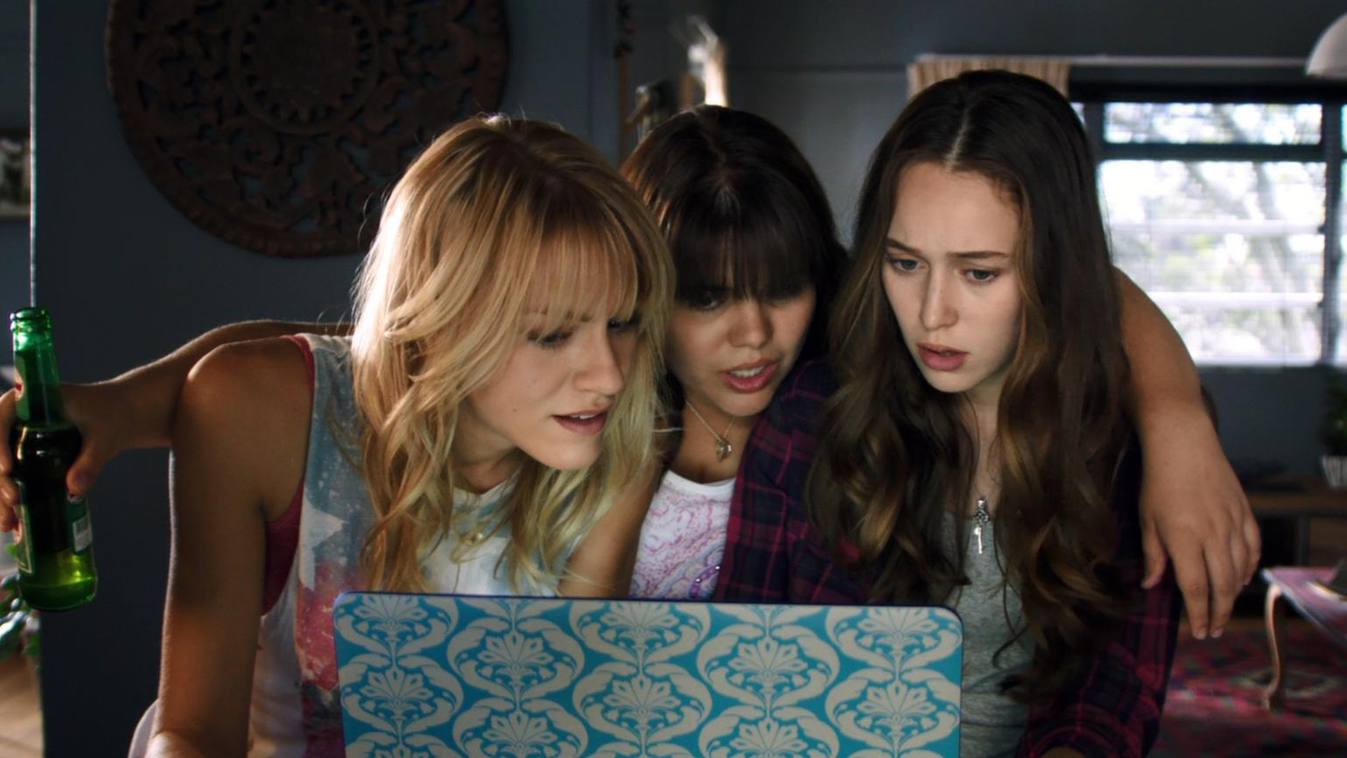 Brit Morgan, Brooke Markham és Alycia Debnam-Carey a Friend Request című filmben 