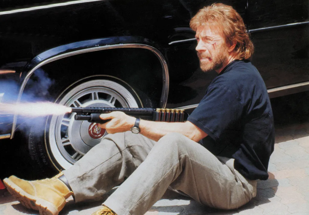 Chuck Norris 81 éves 2021.03.10.  Top Dog (1995) usa Cinema fusil carabine riffle gun (arme weapon) Horizontal 