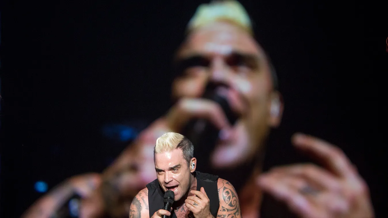 A brit popsztár, Robbie Williams (j) a Let Me Entertain You című koncertshow-ját mutatja be Budapesten, a Sziget fesztivál mínusz egyedik napján, 2015. augusztus 10-én. 