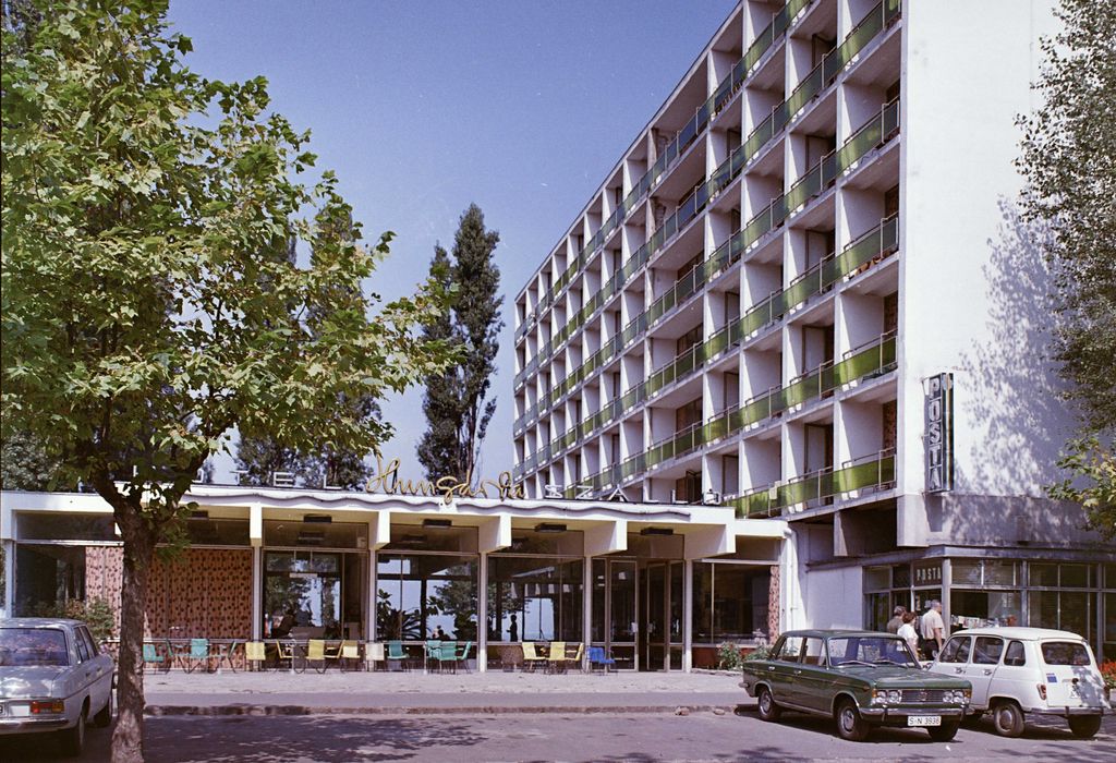 szállodagyár galéria hotel
Magyarország,
Balaton,
Siófok
Petőfi sétány, Hotel Hungária.
ÉV
1969 