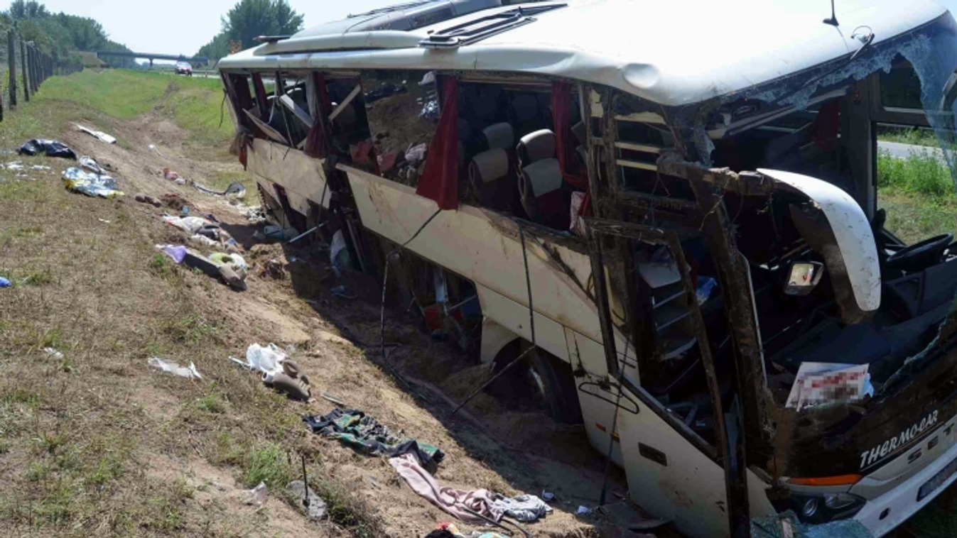 lengyel turistákat ért halálos buszbaleset az M5-ös autópályán 2020. augusztus 9-én 