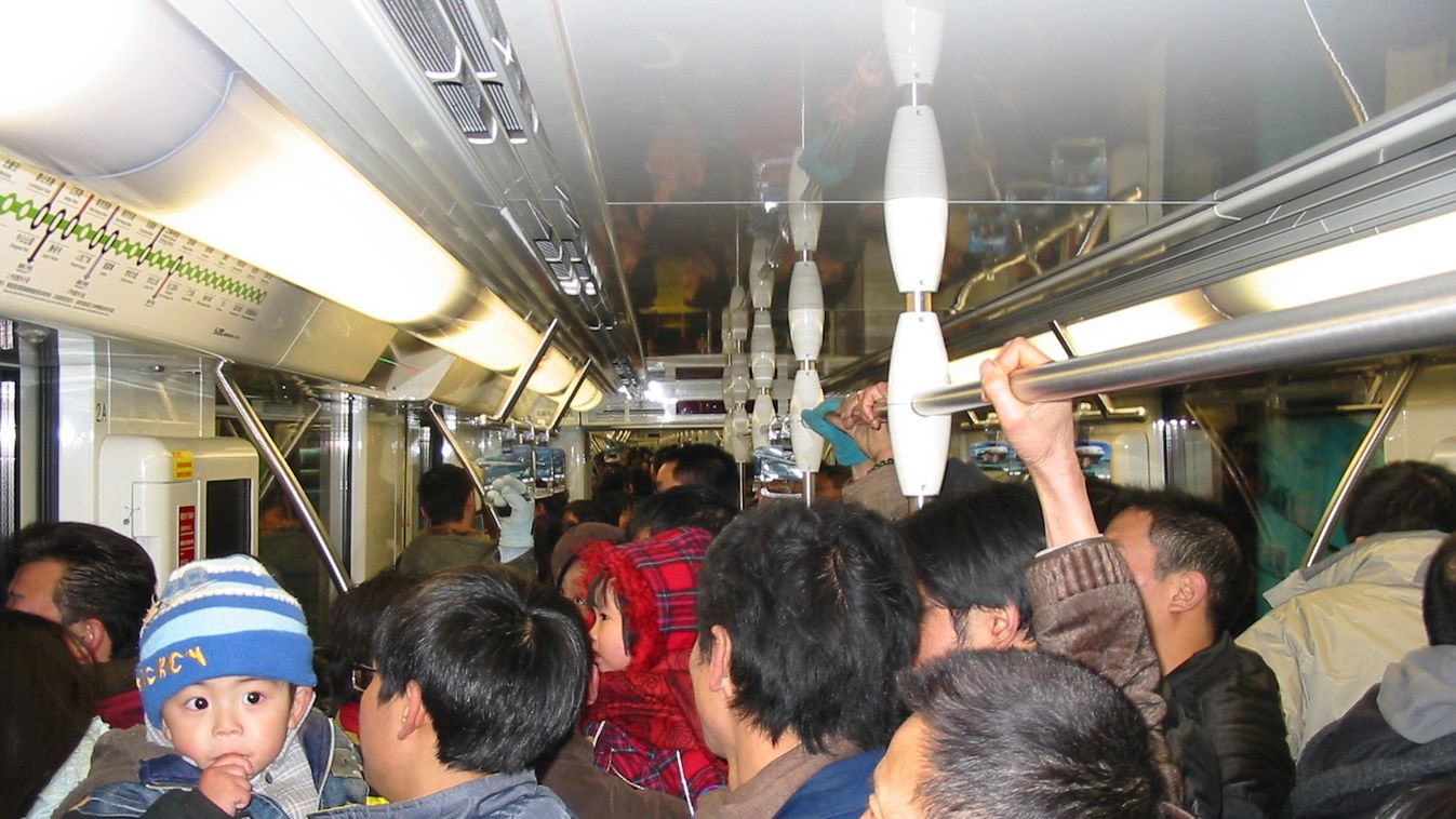 sanghaj kína metró kínaiak 