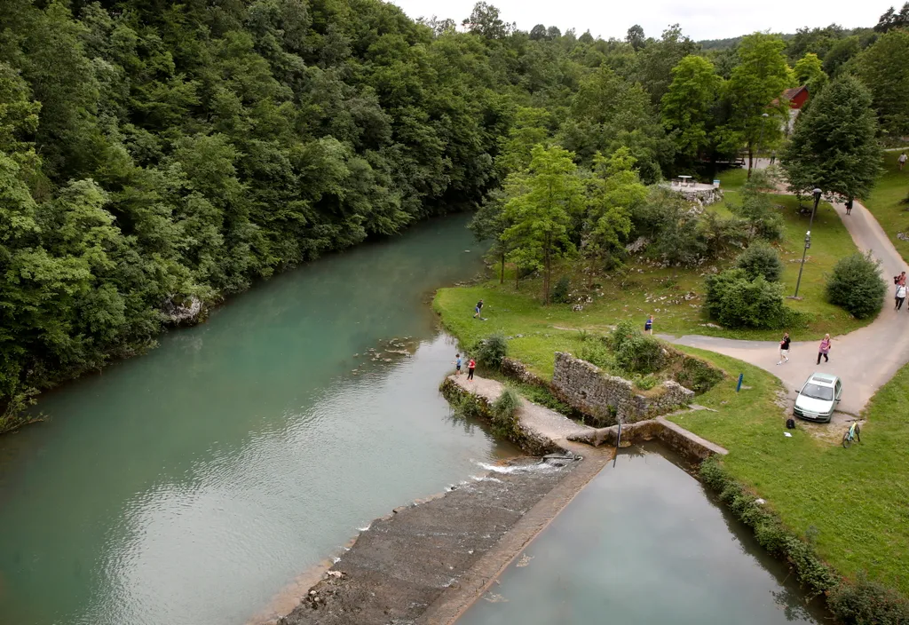 Karlovac, 2023. június 23., vízesés,  Mreznica folyó, szlovén határ, Zvecaj település, Korana folyó, kulturális örökség részévé szeretné nyilvánítani 