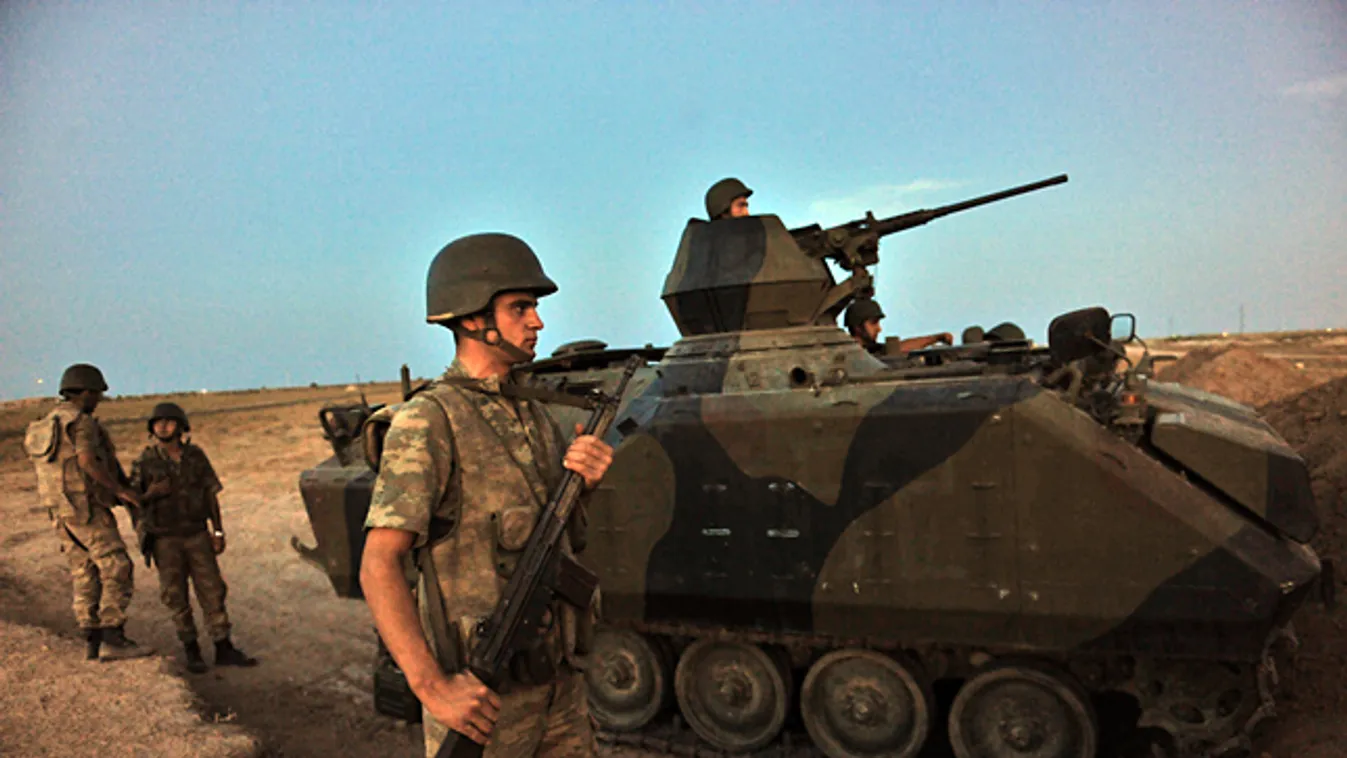 Törökország-szíria konfliktus, török hadsereg  Akcakale városában a török-szíriai határon 